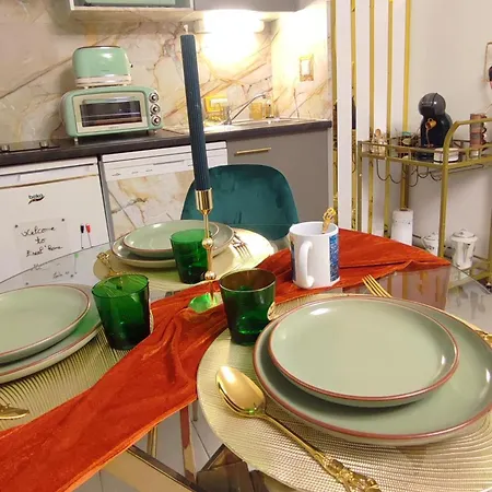 Escal'home Design Au Pied De L'aeroport, Parkings