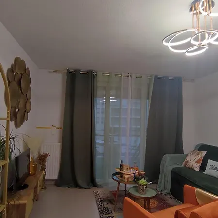 Apartmán Escal'home Design Au Pied De L'aeroport, Parkings *