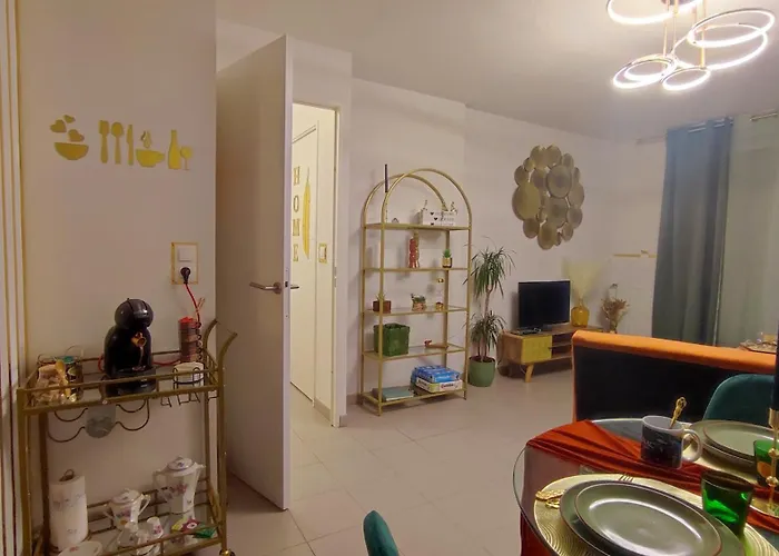 Apartamento Escal'home Design Au Pied De L'aeroport, Parkings *