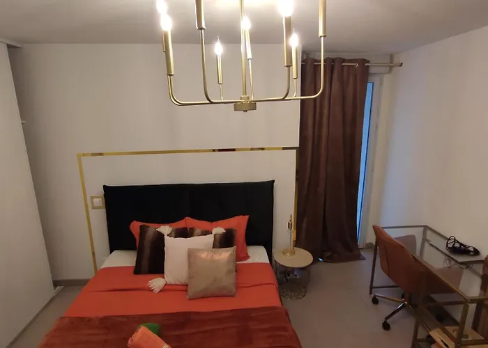 Apartamento Escal'home Design Au Pied De L'aeroport, Parkings