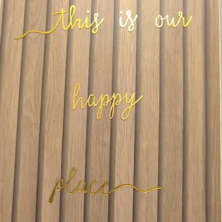 Escal'home Design Au Pied De L'aeroport, Parkings *