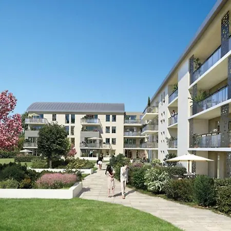 Escal'home Design Au Pied De L'aeroport, Parkings بلانياك