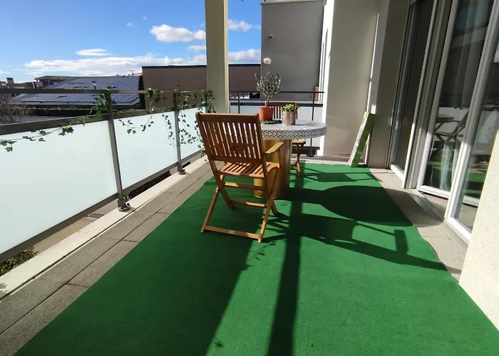 Appartement Escal'home Design Au Pied De L'aeroport, Parkings Blagnac