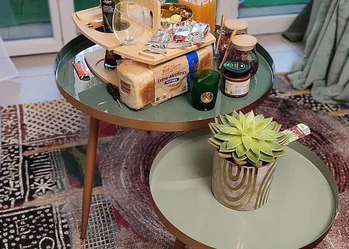 Escal'home Design Au Pied De L'aeroport, Parkings Blagnac